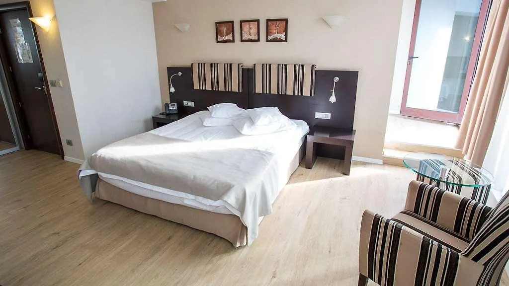 Hotel Parliament Bukarest 4*,