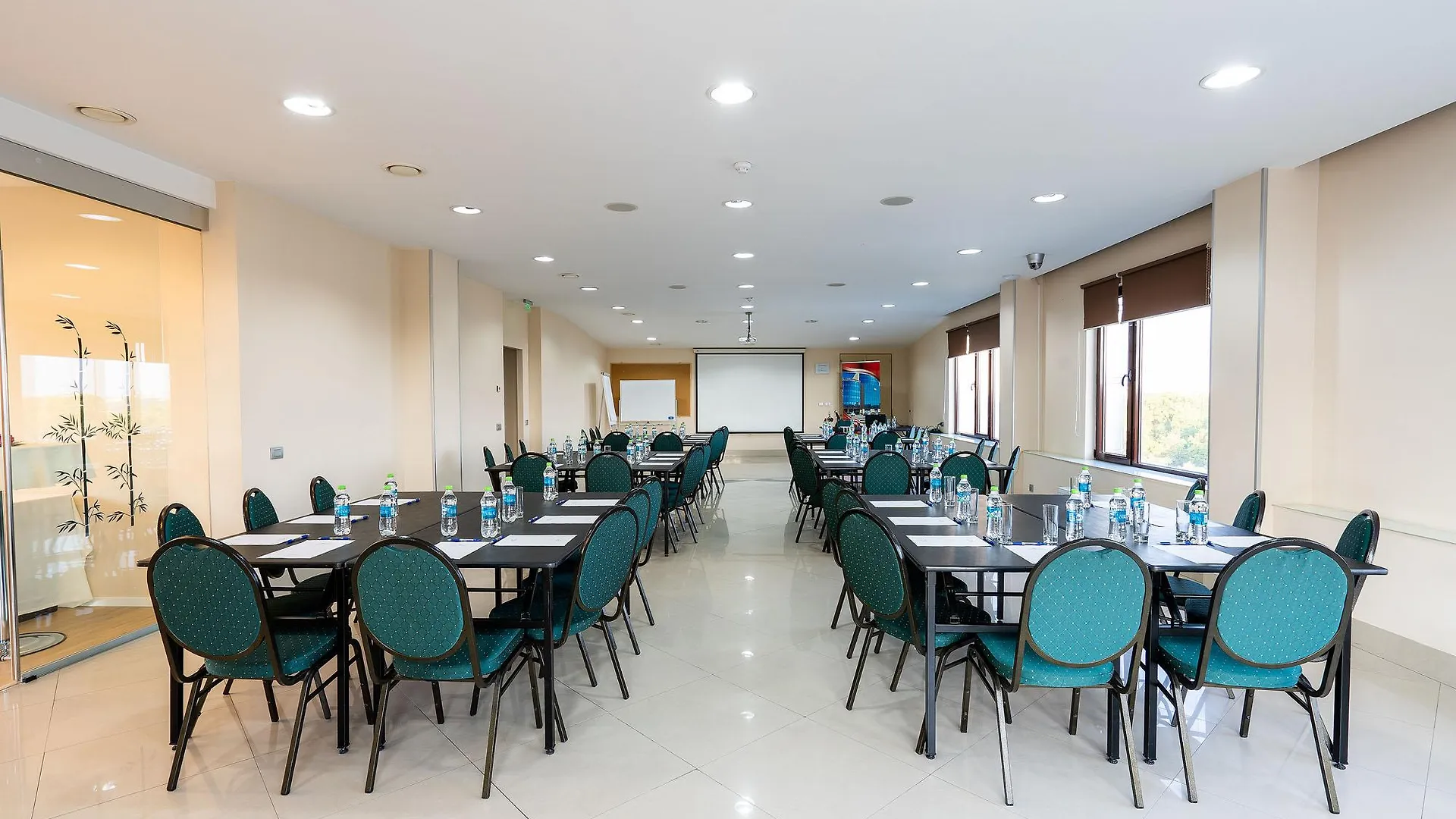 ****  Hotel Parliament Boekarest Roemenië